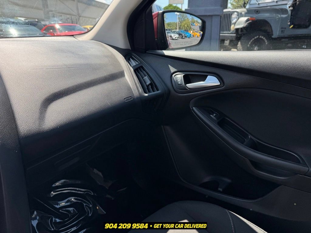 Used 2015 Ford Focus SE w/ Reverse Sensing Package FWD image 19