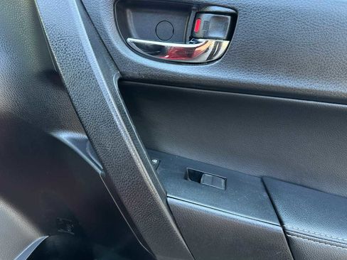 Used 2017 Toyota Corolla L image 18