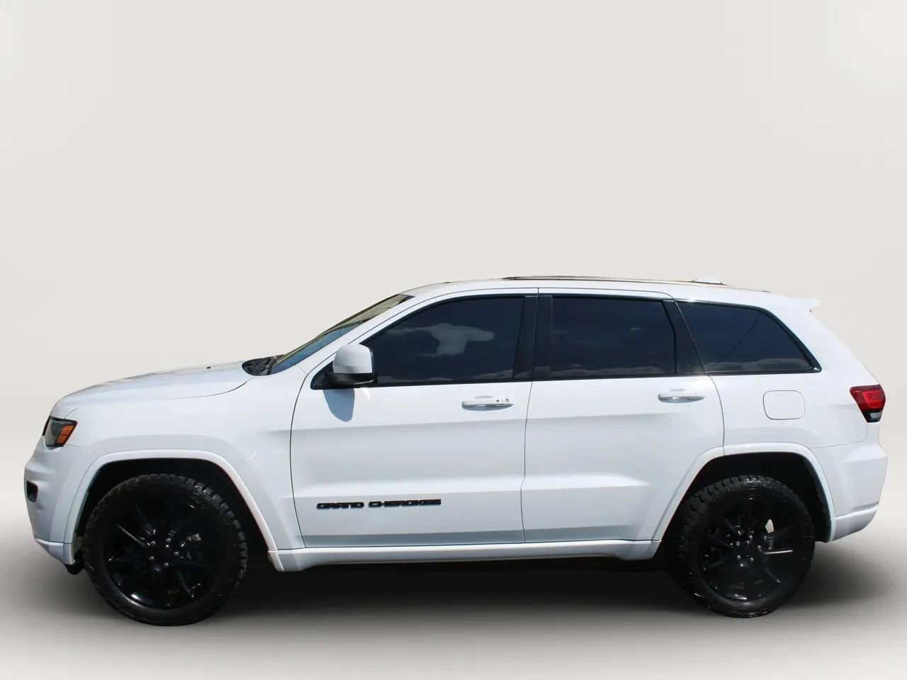 Used 2018 Jeep Grand Cherokee Altitude AWD/4WD image 6
