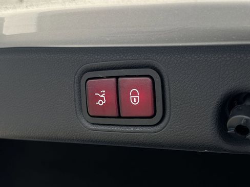 Used 2019 Mercedes-Benz E 300 image 26