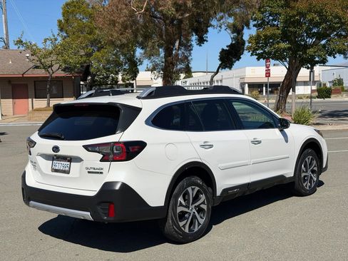 Used 2022 Subaru Outback Touring XT AWD/4WD image 4