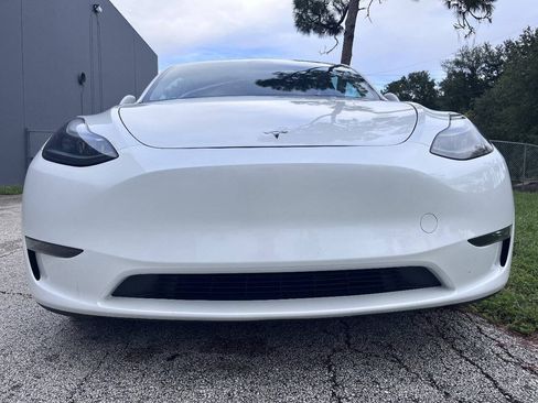 Used 2023 Tesla Model Y Long Range AWD/4WD image 18