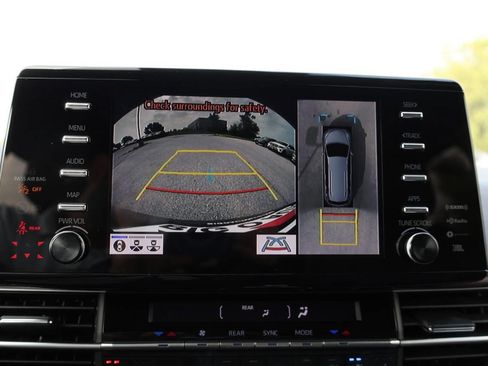 Used 2021 Toyota Sienna Platinum image 22