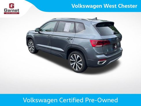 Used 2024 Volkswagen Taos SE FWD image 3