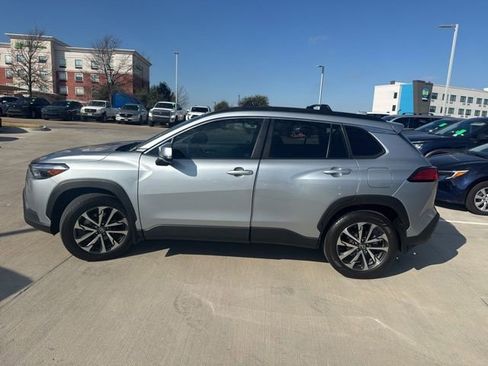 Used 2024 Toyota Corolla Cross XLE image 6