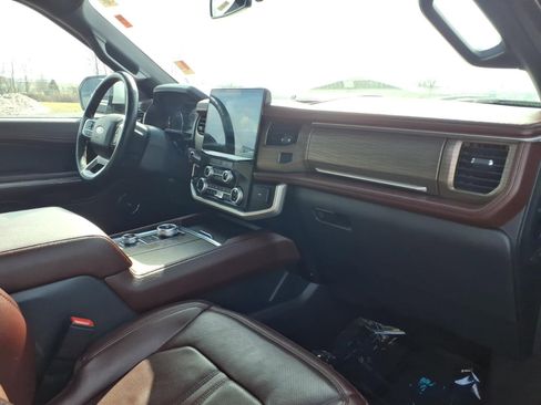 Used 2024 Ford Expedition Limited image 23