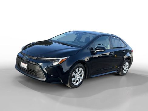 Used 2023 Toyota Corolla LE w/ Carpet Mat Package (TMS) AWD/4WD image 1