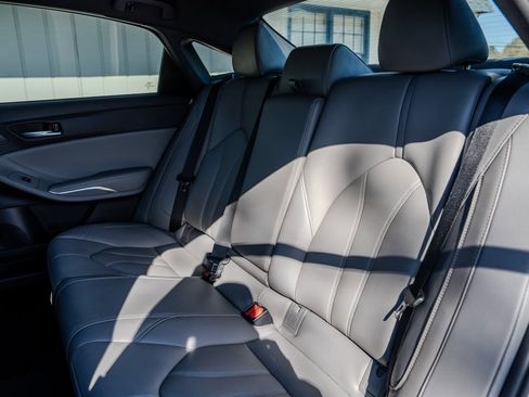 Used 2020 Toyota Avalon XLE image 29