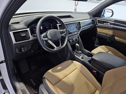 Certified 2023 Volkswagen Atlas Cross Sport SE image 12