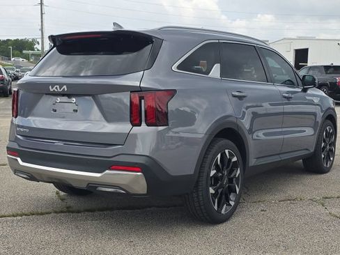 Used 2024 Kia Sorento EX w/ Panoramic Sunroof Package FWD image 5