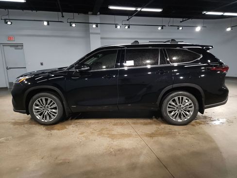 New 2026 Toyota Highlander Platinum AWD/4WD image 4