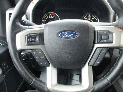 Used 2020 Ford F150 Lariat image 13