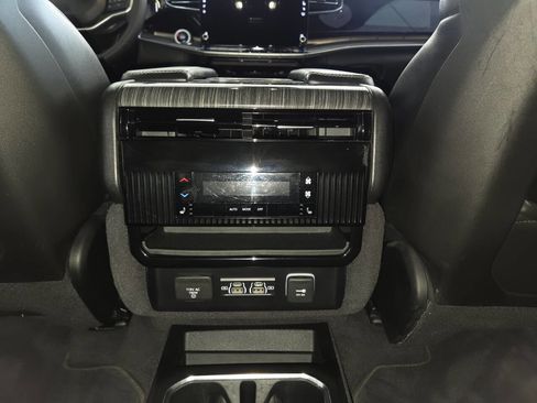 Used 2022 Jeep Wagoneer Series III w/ Rear Seat Video Group 1 AWD/4WD image 21