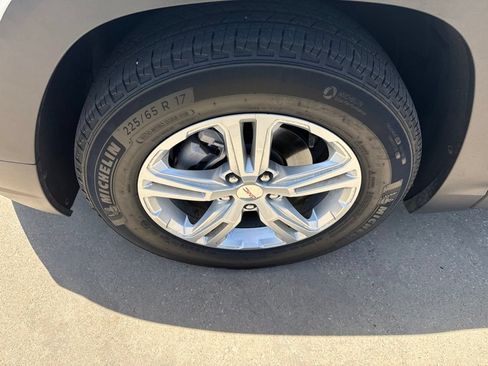 Used 2024 GMC Terrain SLE FWD image 2