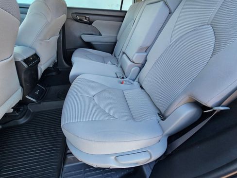 Used 2023 Toyota Highlander L image 54