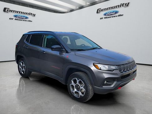 Used 2022 Jeep Compass Trailhawk image 3