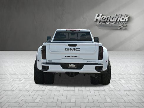 Used 2026 GMC Sierra 3500 Denali Ultimate w/ LPO, Black Badging Package AWD/4WD image 9