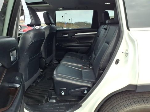 Used 2017 Toyota Highlander XLE AWD/4WD image 13