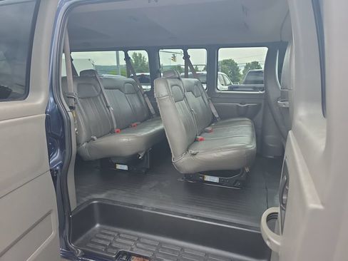 Used 2015 Chevrolet Express 3500 LS RWD image 16