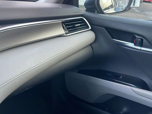 Used 2018 Toyota Camry SE image 24