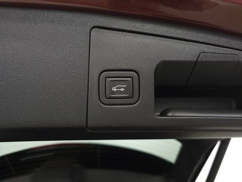 Certified 2023 Cadillac XT4 Premium Luxury AWD/4WD image 7