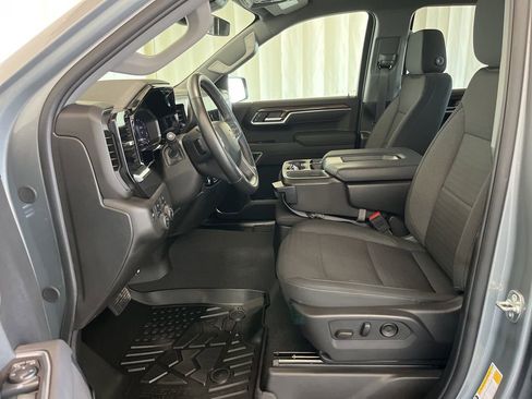 Used 2025 Chevrolet Silverado 1500 LT AWD/4WD image 3