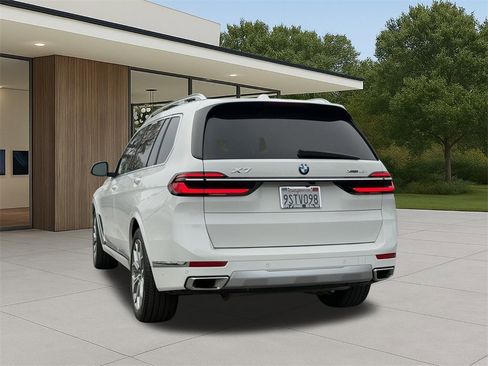 Used 2025 BMW X7 xDrive40i image 10