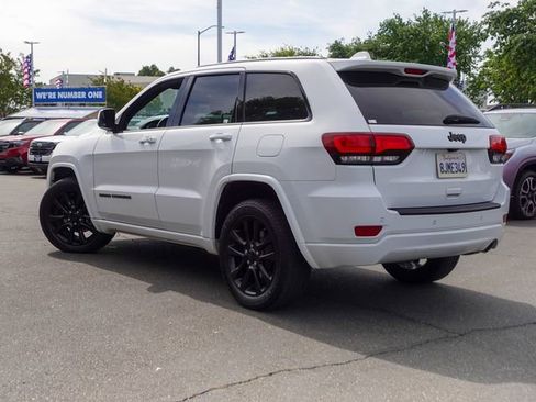 Used 2019 Jeep Grand Cherokee Altitude RWD image 9