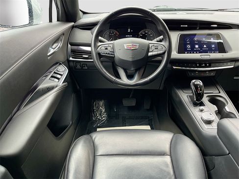 Certified 2021 Cadillac XT4 Luxury w/ Cold Weather Package image 20