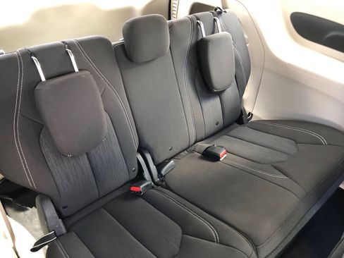 Used 2021 Chrysler Voyager LX image 19