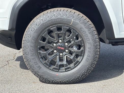 New 2026 GMC Canyon Elevation w/ Convenience Package image 29