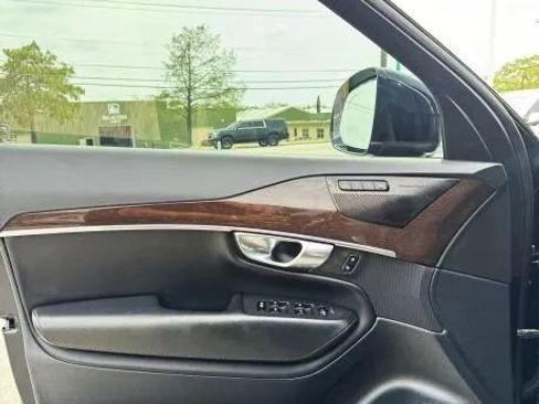 Used 2019 Volvo XC90 T5 Momentum w/ Multimedia Package image 15