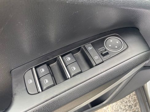 Used 2025 Kia Soul LX w/ LX Technology Package FWD image 10