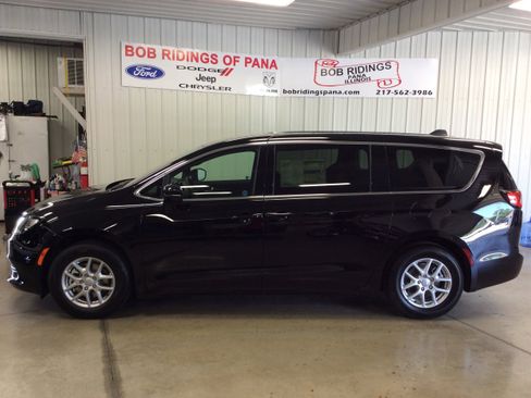 New 2025 Chrysler Voyager LX image 2