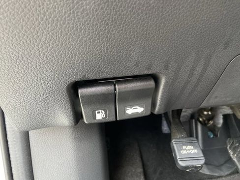 Used 2020 Nissan Rogue Sport SV image 46