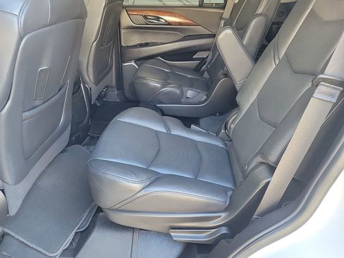 Used 2020 Cadillac Escalade Luxury image 30