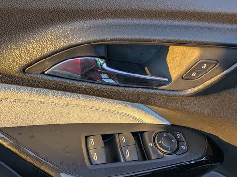 Used 2025 Chevrolet Trax LT w/ LT Convenience Package image 13