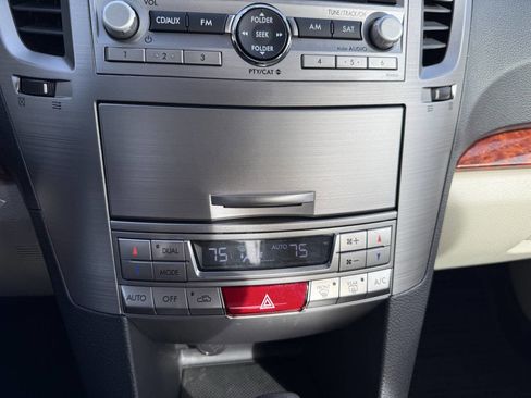 Used 2010 Subaru Legacy 2.5i Limited image 21