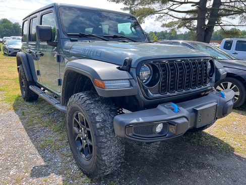 Used 2024 Jeep Wrangler Unlimited AWD/4WD image 12