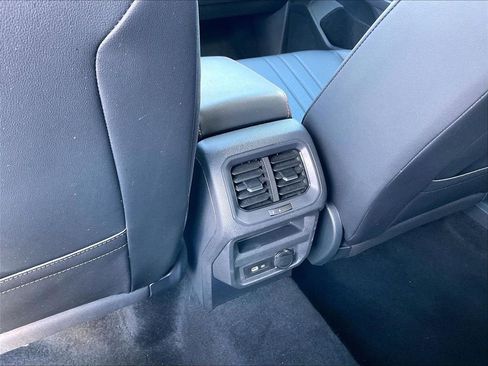 Used 2024 Volkswagen Tiguan SE AWD/4WD image 26