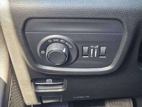 New 2025 Jeep Grand Cherokee Altitude image 22