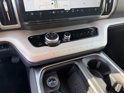 Used 2025 Ford Expedition Active image 21