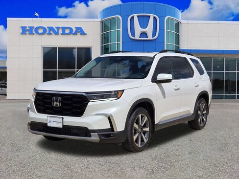 Used 2025 Honda Pilot Touring image 7