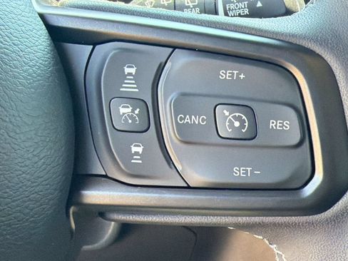 Used 2025 Jeep Wrangler Unlimited Rubicon AWD/4WD image 18