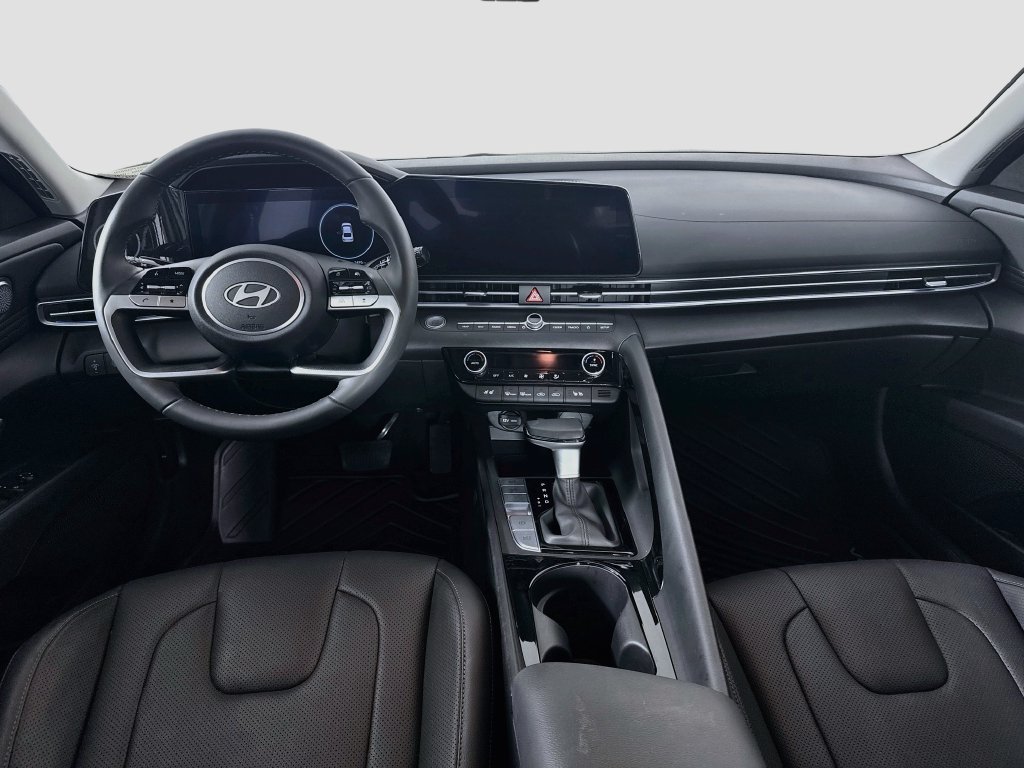 Certified 2025 Hyundai Elantra Limited FWD image 36