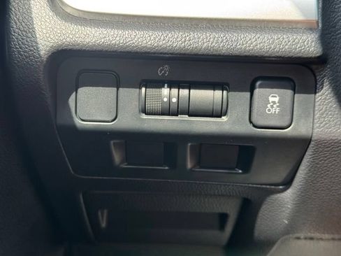 Used 2017 Subaru Crosstrek 2.0i Premium w/ Moonroof Package AWD/4WD image 32