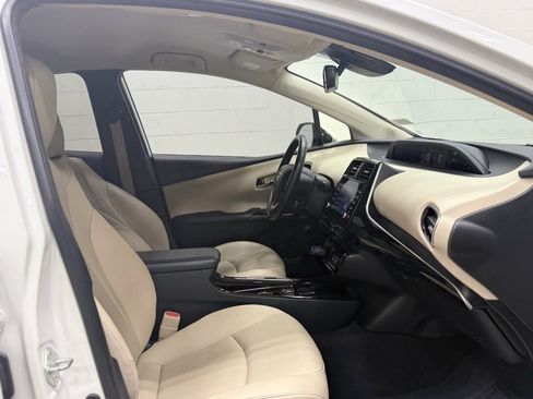 Used 2020 Toyota Prius XLE image 32