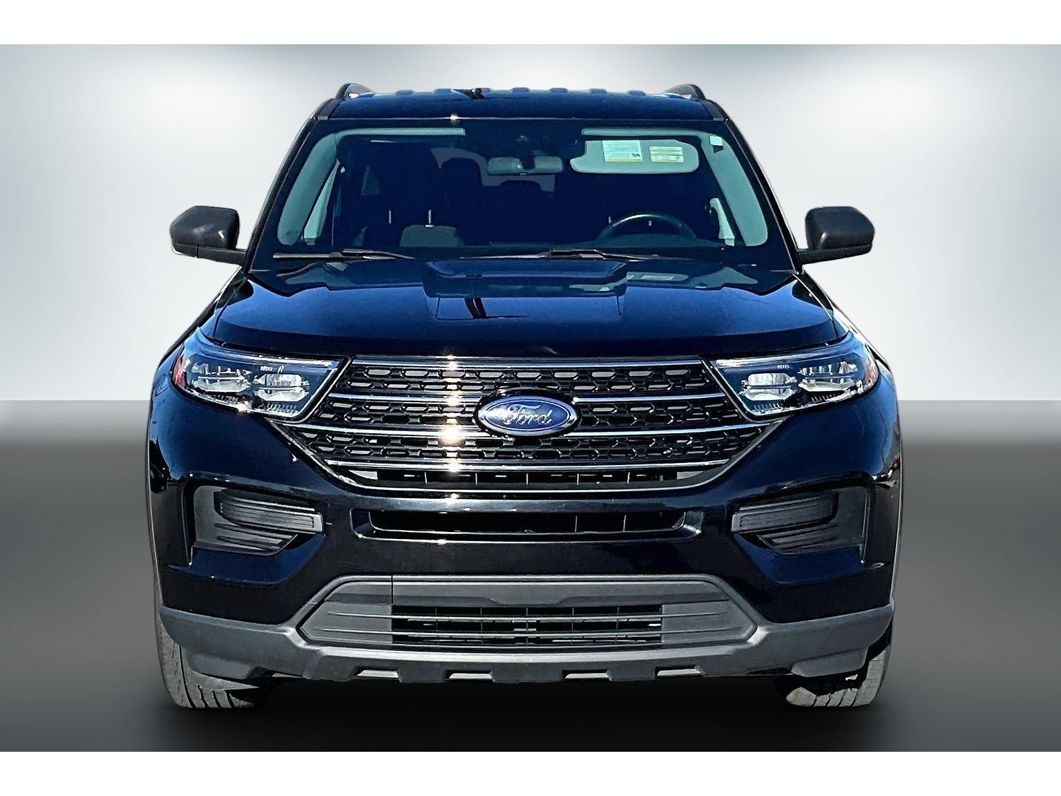 Used 2021 Ford Explorer XLT w/ Class III Trailer Tow Package AWD/4WD image 2