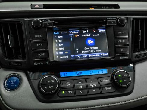 Used 2017 Toyota RAV4 XLE w/ All Weather Liner Package AWD/4WD image 28