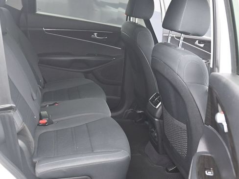 Used 2019 Kia Sorento FWD w/ LX Convenience Package image 12